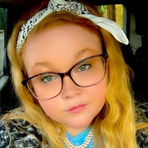 Meet your Posher, Abigail